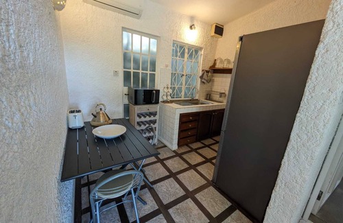 La Mivoie Apartment | Charming 2-bedroom apartment in amazing Le Morne with AC, WiFi
