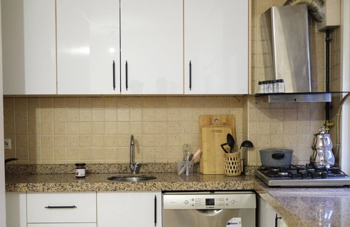 Kadikoy Apartment | Charming 2-bedroom apartment with WiFi, AC in lovely Istanbul