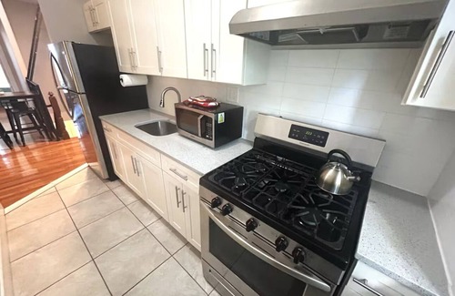 Ocean Hill Apartment | Charming 2-bedroom apartment in lovely Brooklyn, 20mins to Manhattan