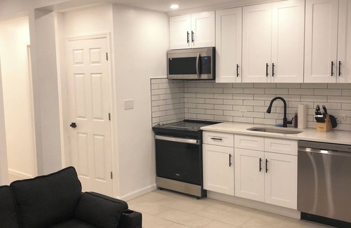 Brooklyn Apartment | Charming 2-bedroom apartment with WiFi, AC in lovely Brooklyn
