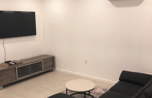 Brooklyn Apartment | Charming 2-bedroom apartment with WiFi, AC in lovely Brooklyn