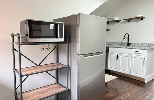University District Apartment | Charming 2-bedroom apartment close to The OSU, Wexner Medical center