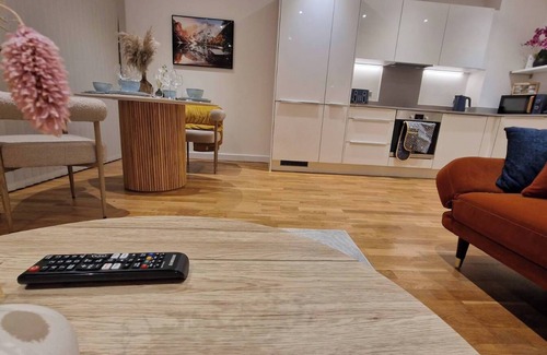 London Borough of Bromley Apartment | Charming 2-bedroom apartment next to Bromley station
