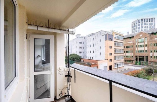 St Luke's Apartment | Charming 2-Bedroom Apartment in London