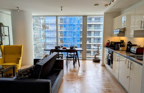 Canary Wharf Apartment | Charming 2-Bedroom Apartment Canary Wharf - London