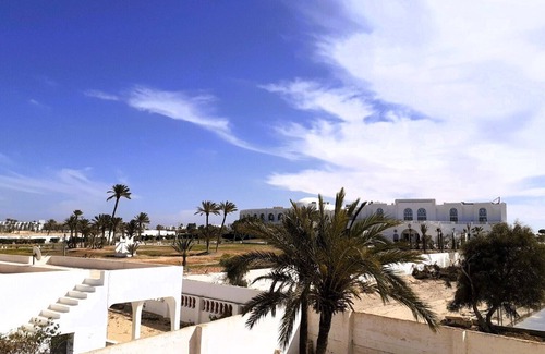 Playa Sidi Mehrez Apartment | Charming 2-bedroom apartment with AC, WiFi in delightful Mezraya