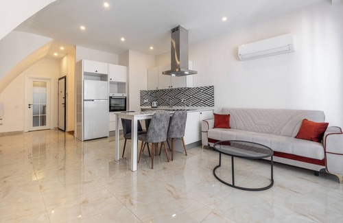 Alanya Apartment | Charming 2-bedroom apartment with WiFi, AC in soothing Antalya