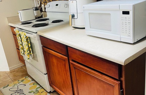 Alhambra Apartment | Charming 2-bedroom apartment with WiFi, AC in fabulous Phoenix