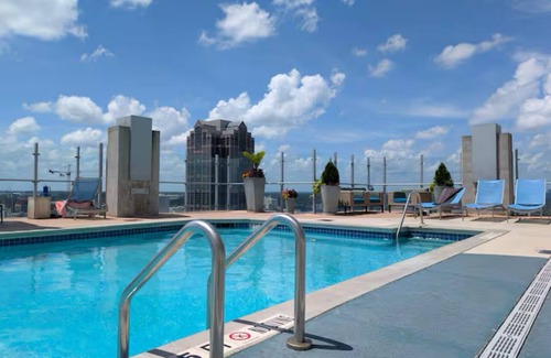 Downtown Apartment | Charming 2-bedroom apartment in delightful Raleigh with AC, fitness room