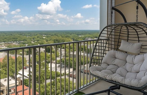 Downtown Apartment | Charming 2-bedroom apartment in delightful Raleigh with AC, fitness room