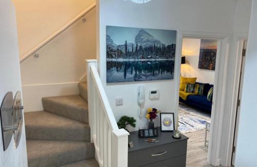 Watford Apartment | Charming 2- Bedroom Apartment