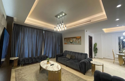 Lagos Apartment | Charming 2-bedroom apartment with WiFi, AC in [Eko Atlantic, Eko Pearl Towers]