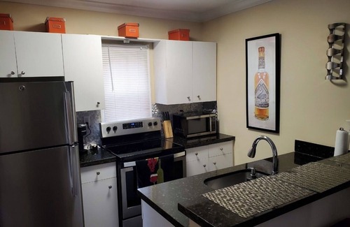 Southwest Coconut Grove Apartment | Charming 2-bedroom apartment with WiFi, AC in beautiful Miami