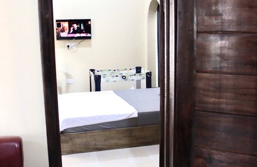 Accra Bed & Breakfast | Charming 2-bedroom B&B with WiFi, AC in enchanting Accra.