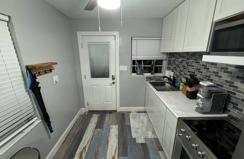 Fort Myers River District House | Charming 2-bedroom Bungalow in marvelous Downtown Fort Myers with Brand New AC!