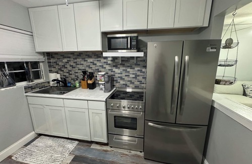Fort Myers River District House | Charming 2-bedroom Bungalow in marvelous Downtown Fort Myers with Brand New AC!
