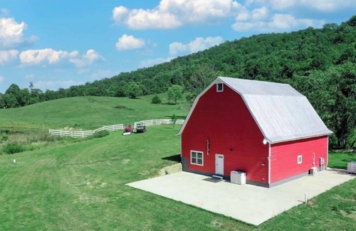 Etlan House | Charming 2-bedroom barn with WiFi, AC in brilliant Etlan, minutes from Old Rag.