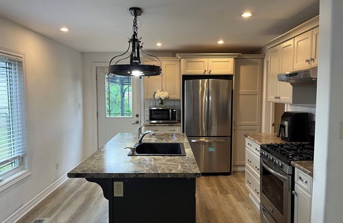 Crystal Beach House | Charming 2-bedroom bungalow with AC, WiFi in lovely Crystal Beach Niagara