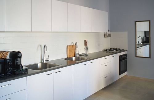 Nachlaot House | Charming 2-bedroom building in beautiful Jerusalem with AC, WiFi