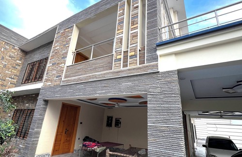 Sukkur House | Charming 2-bedroom bungalow with WiFi and AC in lovely Sukkur plus Swimming Pool