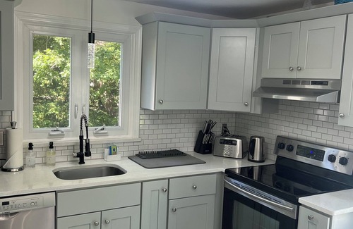 Hyannis Cottage | Charming 2-bedroom cottage with AC, WiFi in serene Barnstable