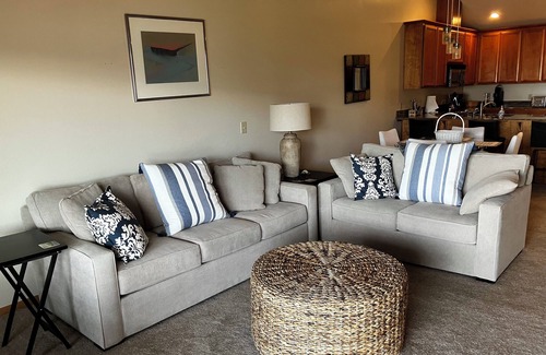 Gold Beach Condo | Charming 2-bedroom condo with WiFi in lovely Gold Beach
