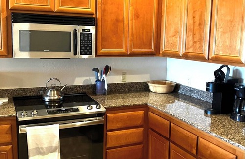 Gold Beach Condo | Charming 2-bedroom condo with WiFi in lovely Gold Beach