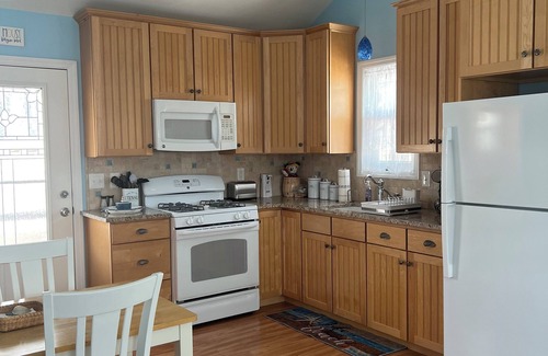 Ocean Beach III Cottage | Charming 2-bedroom cottage with WiFi, AC in Lavallette