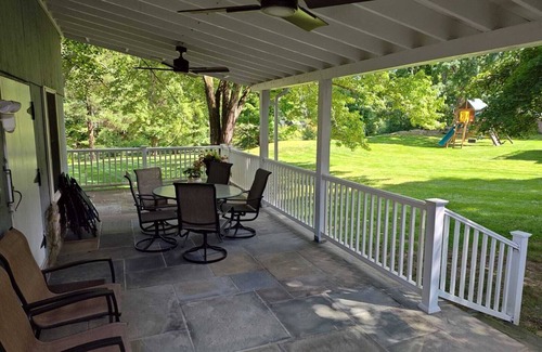 New Canaan Cottage | Charming 2 Bedroom Cottage in Peaceful New Canaan