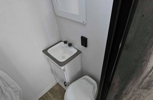 North Pole House | Charming 2-bedroom caravan with AC, WiFi