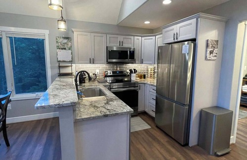 Rileyville Cottage | Charming 2-bedroom cottage in Rileyville with WiFi and AC
