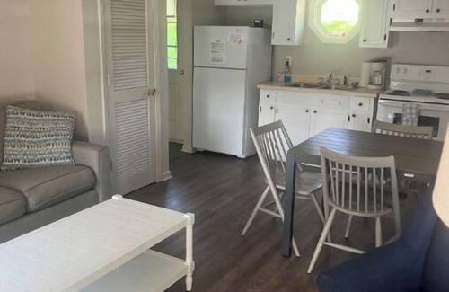 Winchester Cabin | Charming 2-bedroom cabin in marvelous Winchester with WiFi, AC