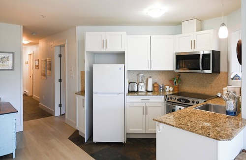 Regional District of Nanaimo Condo | Charming 2-bedroom condo with Pool
