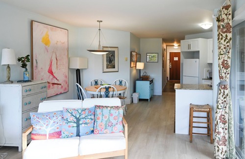 Regional District of Nanaimo Condo | Charming 2-bedroom condo with Pool