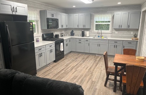 Beaverton Cabin | Charming 2-Bedroom Cabin on the River in Beaverton