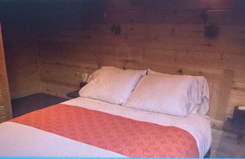 Babb Cabin | Charming 2-bedroom cabin in St Mary’s Glacier