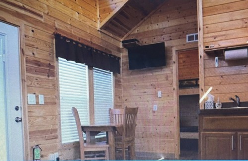 Babb Cabin | Charming 2-bedroom cabin in St Mary’s Glacier