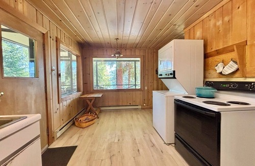 Worley Cabin | Charming 2-bedroom cabin with lake views offering a quiet, lake-side retreat.