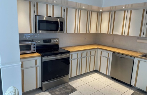 Hollywood Lakes Condo | Charming 2-bedroom condo on Hollywood Beach with AC, pool and parking.
