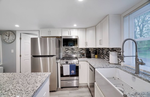 Tobyhanna Cottage | Charming 2-bedroom cottage in tranquil Tobyhanna with WiFi