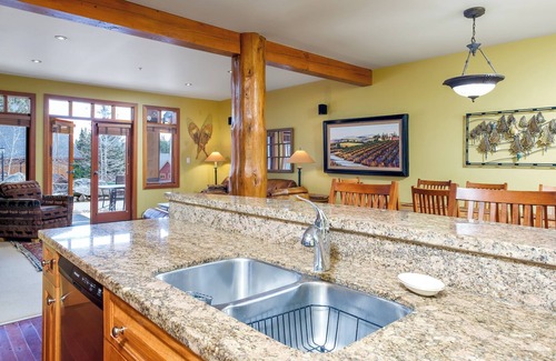 Kootenay Boundary Condo | Charming 2-bedroom condo!