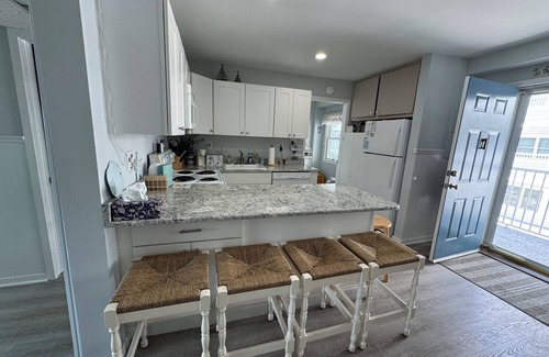 Cape May Condo | Charming 2-bedroom condo in beautiful Cape May w/pool and partial beach view