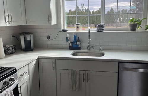 Puyallup Condo | Charming 2-bedroom condo in wonderful Puyallup with AC, WiFi