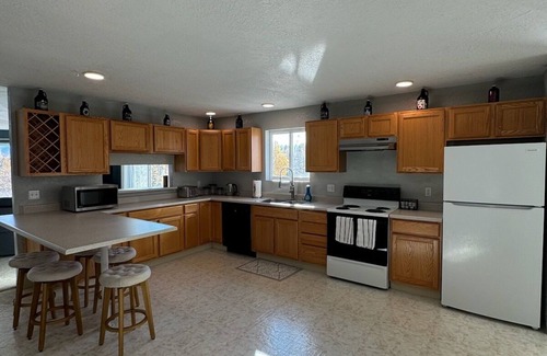 Wasilla Condo | Charming 2-bedroom condo in fabulous Wasilla with WiFi