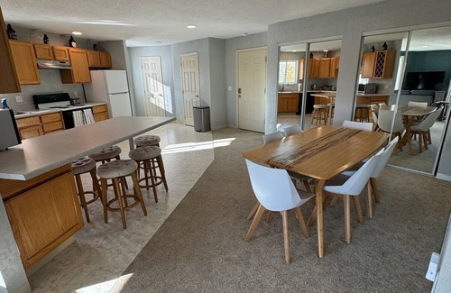 Wasilla Condo | Charming 2-bedroom condo in fabulous Wasilla with WiFi