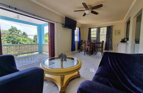 Weston Condo | Charming 2-bedroom condo in Weston with AC, WiFi and so close to the beach!