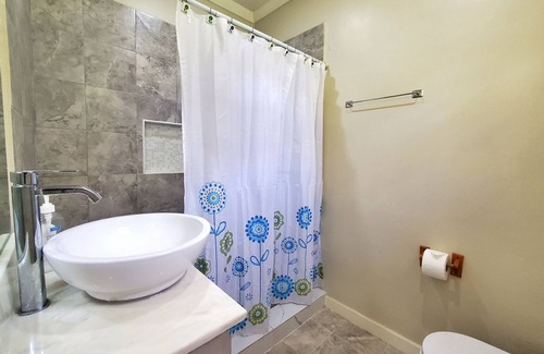 Weston Condo | Charming 2-bedroom condo in Weston with AC, WiFi and so close to the beach!