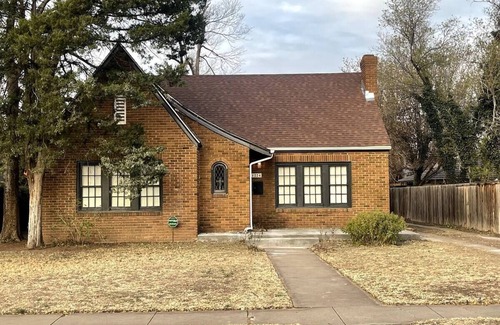 Amarillo Cottage | Charming 2-bedroom cottage in fabulous Amarillo with WiFi, AC
