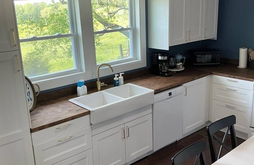 Ashland Cottage | Charming 2-bedroom cottage in friendly Ashland