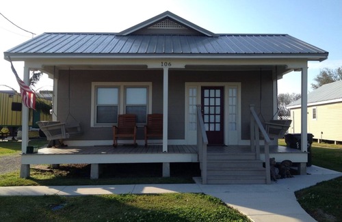 Chauvin Cottage | Charming 2-bedroom cottage in cool Chauvin with AC